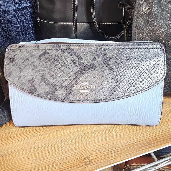 COACH WRISTLET/CLUTCH Cornflower Midnight & Faux Snakeskin (BLUE) F39219 - Picture 1 of 1